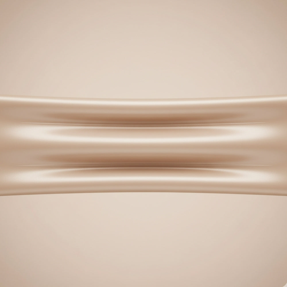 Abstrakte Darstellung von Hautspannung: Eine glatte, nudefarbene Membran wird straff gezogen und zeigt Elastizitätsverlust durch eine klare Spannungslinie – Symbolbild für trockenes Spannungsgefühl im Gesicht.